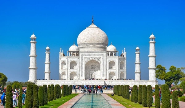 Majestic Taj Mahal crowns Delhi's glory